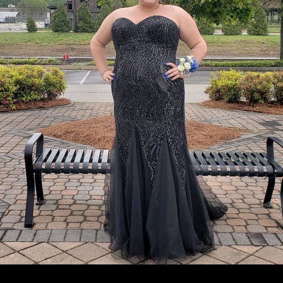 black strapless mermaid prom dress